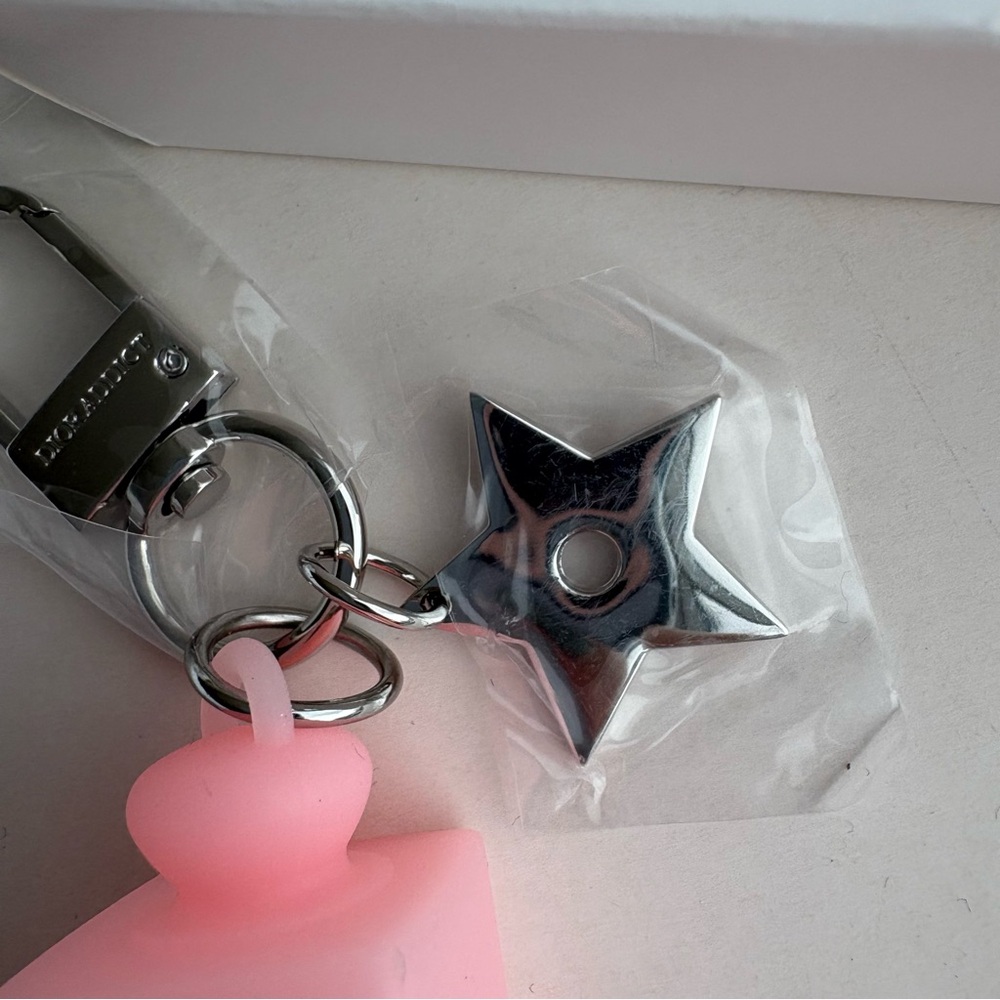 Dior Soft Pink Silicone Lip Oil Holder Key Ring with Star Charm - Picture 5 of 10